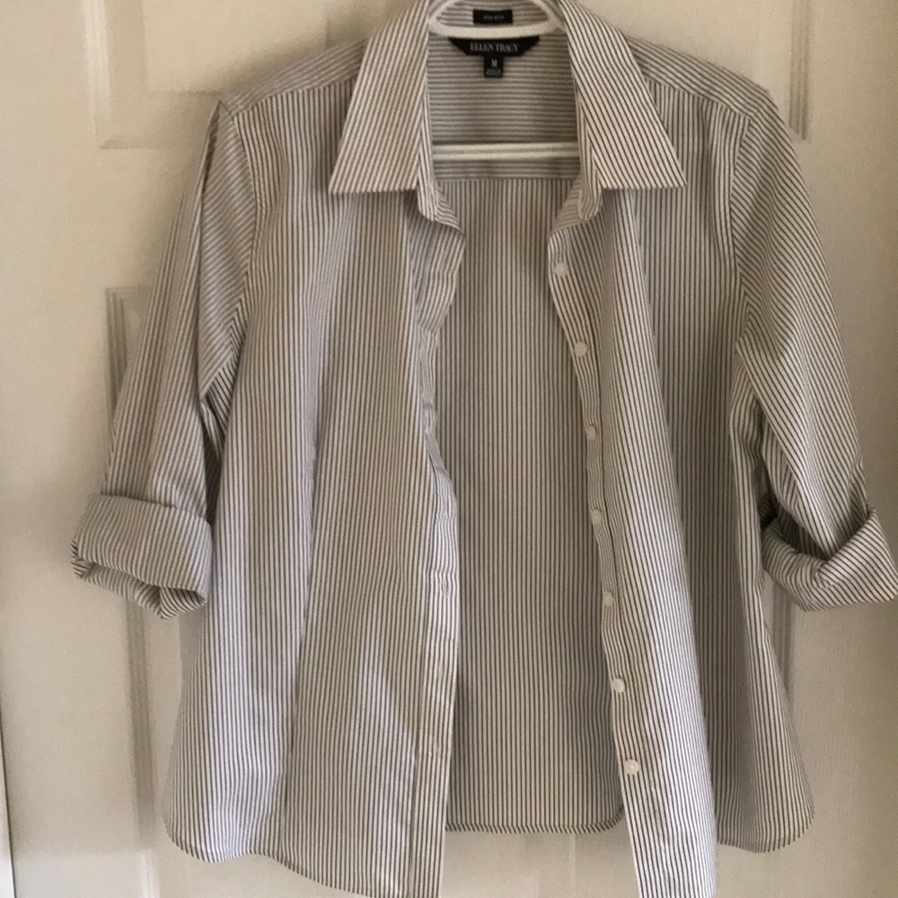 Ellen Tracy Blue Casual Button Down Shirt. Size medium